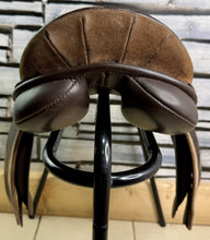 Load image into Gallery viewer, 15” Wide-XW Derby House English Show/Working Hunter Pony Saddle -Brown- Suede Top