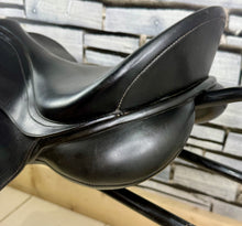 Load image into Gallery viewer, 17” XW/Changeable Gullet Bates Caprilli GP Saddle - Black