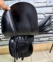 Load image into Gallery viewer, 17” XW Morris &amp; Nolan WH Working Hunter Saddle - Black - Extra Wide