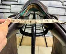 Load image into Gallery viewer, 17 1/2” MW Voltaire Lexington Monoflap Jump Saddle -2015- Brown