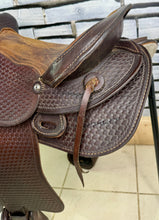 Load image into Gallery viewer, 15” Western Saddle, K&amp;B Saddlery, Iowa -Round Skirt- SQB - Brown