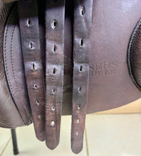 Load image into Gallery viewer, 17 1/2” MW Winners Circle Jump Saddle - Brown