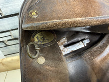 Load image into Gallery viewer, 18” MW Fylde Marjory Suede Show/Working Hunter Saddle -Brown- Suede Top