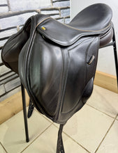 Load image into Gallery viewer, 17 1/2” MN Kruger MonoFlap Jump Saddle - Brown - High Wither - Jumping/XC - TB ROR