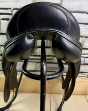 Load image into Gallery viewer, 16 1/2” MW Farrington Centreline Dressage Saddle - Black