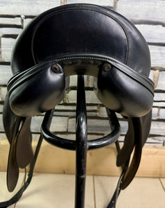16 1/2” MW Farrington Centreline Dressage Saddle - Black