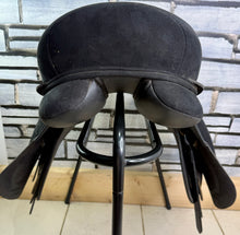 Load image into Gallery viewer, 18” XW Changeable Gullet Thorowgood Compact GP Saddle -Black- Flocked