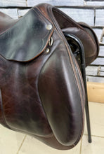 Load image into Gallery viewer, 17” MW Patrick Saddlery Jump Saddle - Brown