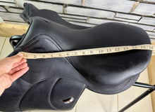 Load image into Gallery viewer, 16 1/2” Wide (AO) Voltaire Palm Beach 2024 Jump Saddle - Black - FIN Panel