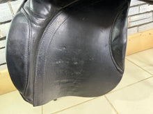 Load image into Gallery viewer, 17 1/2” XW M&amp;J Saddlery English GP Cob Saddle - Black