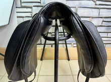 Load image into Gallery viewer, 17 1/2” Medium Heritage Yin-Yang Dressage Saddle - Black
