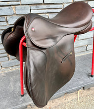Load image into Gallery viewer, 18” XW Jeffries Falcon Event Saddle - Brown
