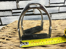 Load image into Gallery viewer, S/H 4 3/4” Traditional Hunting Stirrup Irons
