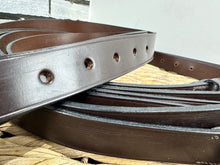 Load image into Gallery viewer, Handmade Horseshoe Buckle English Leather Hand-stitched Belts