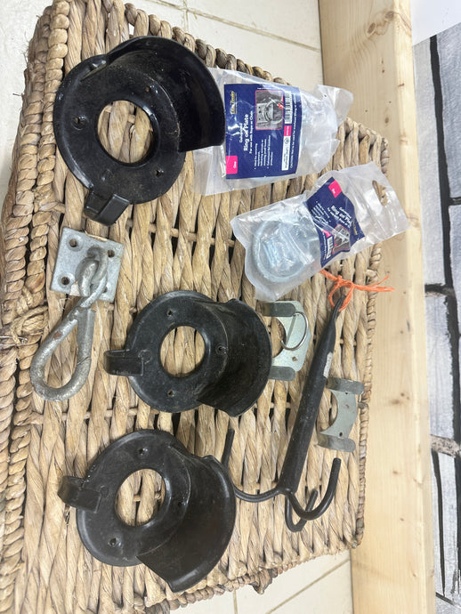 S/H Job lot - Bridle Racks, Tie Rings, Bucket Clip, Tool Holders