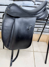 Load image into Gallery viewer, 17 1/2” Medium Ryder Saddlery Dressage Saddle - Black - English Leather