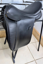 Load image into Gallery viewer, 17 1/2” Medium Ryder Saddlery Dressage Saddle - Black - English Leather