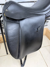 Load image into Gallery viewer, 17 1/2” Medium Ryder Saddlery Dressage Saddle - Black - English Leather