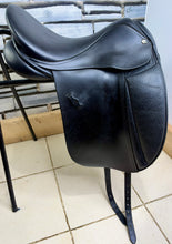 Load image into Gallery viewer, 17 1/2” Medium Ryder Saddlery Dressage Saddle - Black - English Leather