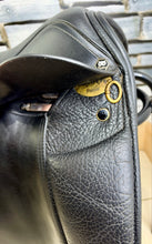 Load image into Gallery viewer, 17 1/2” Medium Ryder Saddlery Dressage Saddle - Black - English Leather