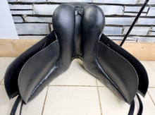 Load image into Gallery viewer, 17 1/2” Medium Ryder Saddlery Dressage Saddle - Black - English Leather