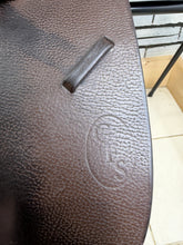 Load image into Gallery viewer, 17 1/2” MW GFS Fieldhouse Saddlery Jump Saddle - Brown - Close Contact