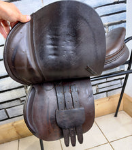 Load image into Gallery viewer, 17 1/2” MW GFS Fieldhouse Saddlery Jump Saddle - Brown - Close Contact