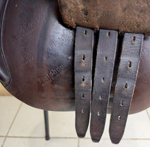 Load image into Gallery viewer, 17 1/2” MW GFS Fieldhouse Saddlery Jump Saddle - Brown - Close Contact