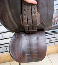 Load image into Gallery viewer, 17 1/2” MW GFS Fieldhouse Saddlery Jump Saddle - Brown - Close Contact