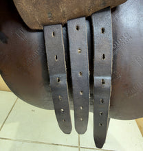 Load image into Gallery viewer, 17 1/2” MW GFS Fieldhouse Saddlery Jump Saddle - Brown - Close Contact