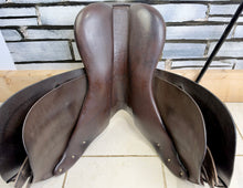 Load image into Gallery viewer, 17 1/2” MW GFS Fieldhouse Saddlery Jump Saddle - Brown - Close Contact