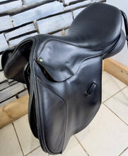 Load image into Gallery viewer, 17 1/2” MW Ideal Nayla Jump Saddle - Black - Hunt/XC/Fun Ride/Hack - Medium Wide
