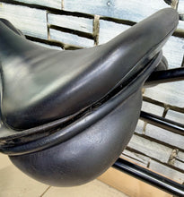 Load image into Gallery viewer, 17 1/2” MW Ideal Nayla Jump Saddle - Black - Hunt/XC/Fun Ride/Hack - Medium Wide