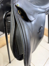 Load image into Gallery viewer, 17 1/2” MW Ideal Nayla Jump Saddle - Black - Hunt/XC/Fun Ride/Hack - Medium Wide