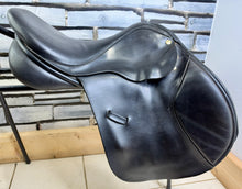 Load image into Gallery viewer, 17 1/2” MW Ideal Nayla Jump Saddle - Black - Hunt/XC/Fun Ride/Hack - Medium Wide