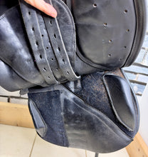 Load image into Gallery viewer, 17 1/2” MW Ideal Nayla Jump Saddle - Black - Hunt/XC/Fun Ride/Hack - Medium Wide