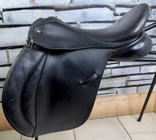 Load image into Gallery viewer, 17” W-Wide Symmonds Cambridge GP Saddle - Black - Flat Tree - Suit a Connie or Cob