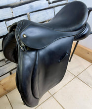 Load image into Gallery viewer, 17” W-Wide Symmonds Cambridge GP Saddle - Black - Flat Tree - Suit a Connie or Cob