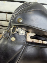 Load image into Gallery viewer, 17” W-Wide Symmonds Cambridge GP Saddle - Black - Flat Tree - Suit a Connie or Cob