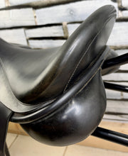 Load image into Gallery viewer, 17” W-Wide Symmonds Cambridge GP Saddle - Black - Flat Tree - Suit a Connie or Cob