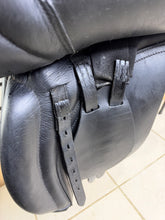 Load image into Gallery viewer, 17” W-Wide Symmonds Cambridge GP Saddle - Black - Flat Tree - Suit a Connie or Cob