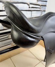 Load image into Gallery viewer, 17” W-Wide Symmonds Cambridge GP Saddle - Black - Flat Tree - Suit a Connie or Cob