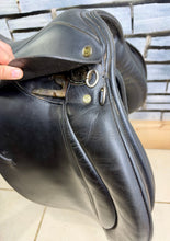 Load image into Gallery viewer, 17” W-Wide Symmonds Cambridge GP Saddle - Black - Flat Tree - Suit a Connie or Cob