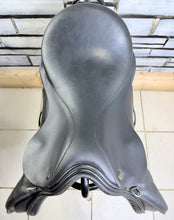 Load image into Gallery viewer, 17” W-Wide Symmonds Cambridge GP Saddle - Black - Flat Tree - Suit a Connie or Cob