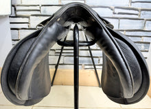 Load image into Gallery viewer, 17” W-Wide Symmonds Cambridge GP Saddle - Black - Flat Tree - Suit a Connie or Cob