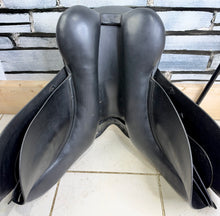Load image into Gallery viewer, 17” W-Wide Symmonds Cambridge GP Saddle - Black - Flat Tree - Suit a Connie or Cob