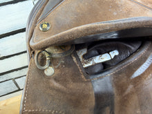 Load image into Gallery viewer, 17 1/2” Wide Fylde Marjory Suede Show/Working Hunter Saddle -Brown- Suede Top W Cob