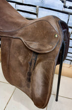 Load image into Gallery viewer, 17 1/2” Wide Fylde Marjory Suede Show/Working Hunter Saddle -Brown- Suede Top W Cob
