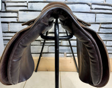 Load image into Gallery viewer, 17 1/2” Wide Fylde Marjory Suede Show/Working Hunter Saddle -Brown- Suede Top W Cob