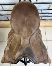 Load image into Gallery viewer, 17 1/2” Wide Fylde Marjory Suede Show/Working Hunter Saddle -Brown- Suede Top W Cob